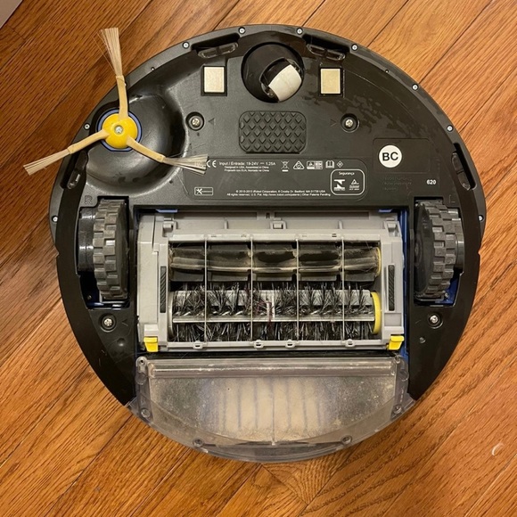 iRobot Roomba 670. Gently used works great. - Picture 3 of 4